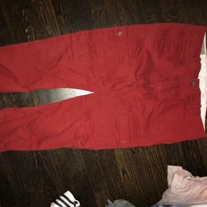 Strl 34/32 byxor röda - Jättesköna byxor röda