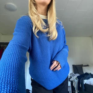 Blå tröja - Blå tröja köpt på secondhand 💙💙💙