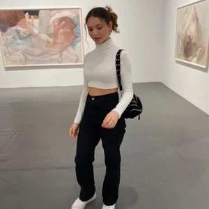 Vita kroppad polo - Vit och svart polo tröjor från bershka. Säljer då de aldrig kommer till användning. Säljer för 30kr st