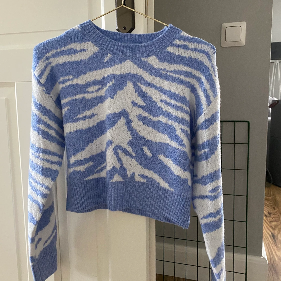 Stickad tröja i storlek S