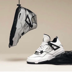 AIR JORDAN 4 DIY 👟 - AIR JORDAN 4 DIY 👟  TILLGÄNGLIGA STORLEKAR ⬇️  • EU38 • EU38,5   • PRIS FRÅN 1999kr   • SKRIV TILL OSS I DM OM DIN STORLEK SAKNAS   • VI NÅS VIA DM FÖR EVENTUELLA FRÅGOR ELLER FUNDERINGAR PÅ INSTAGRAM @ERISNEAKERS  