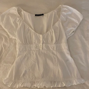 Brandy Melville tröja - En fin tröja från brandy Melville! Aldrig andvänd, alltså helt ny. Om frågor kontakta mig eller kommentera :)