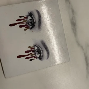 Kylie Cosmetics burgundy palett - Ögonskuggspalett från Kylie Cosmetics knappt använd