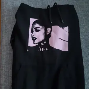 Ariana Grande hoodie med tryck! Köpt för 300kr på H&M