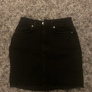 Jeanskjol - Fin jeanskjol i fint skick!  Köparen står för fraktkostnaden 