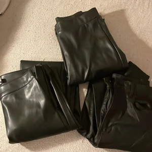 Skinnbyxor  - Säljer dessa jätte fina skinnbyxor. De är endast testade och i storlekarna 34&XS!!! Säljer för 180 st, kom alltid med egna bud eller köpa allt ihop för 500kr med frakt ☺️💕