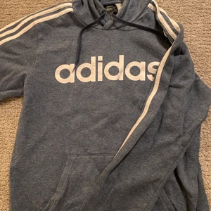 Adidas hoodie - Mysig adidas hoodie, tveka inte vid frågor 💓💓