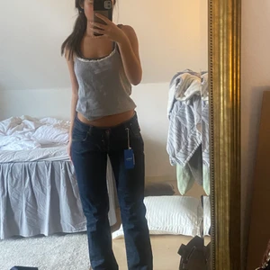 Jeans - Snygga jeans från sellpy, alldrig använda då dom tyvär va för långa för mig 