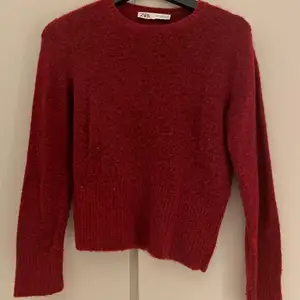 Sueprfin stickad röd Zara tröja, fint skick💓 Storlek Xs, 100kr!