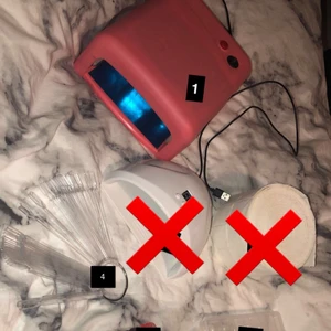 Nagelsaker - 1. 50kr ganska dålig men funkar       4. 50kr        5. 50kr          6. 20kr           7. 50kr ej använd       Glitter. 20kr (använt 1 gång)  Frakten varierar