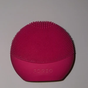 Foreo - Säljer min helt oanvända foreo! Kommer ej till användning då jag använder annat helt enkelt💗