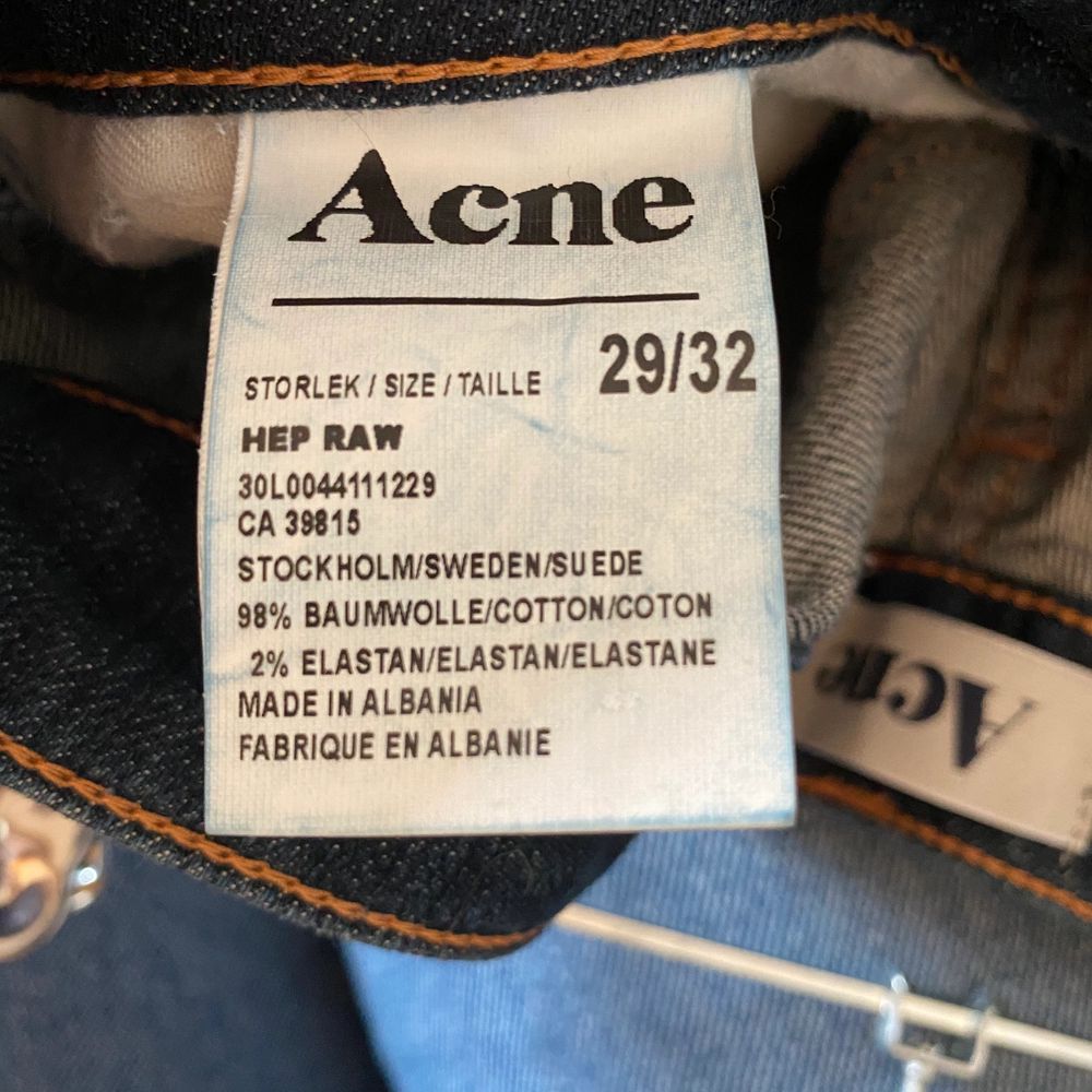 ett par acne jeans köpta för längesedan som inte kommer till användning, köparen står för frakten, köparen får välja om spårbar frakt eller vanlig❣️. Jeans & Byxor.