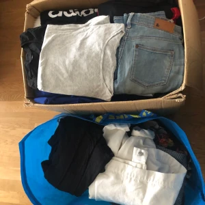 Damkläder S/36 - Totalt 81 plagg i storlek S/36