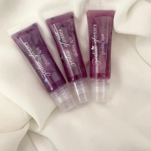 Purple stardust 💜 - Jättefint läppglans med lite lila underton, fast clear 💜  25kr+frakt! 