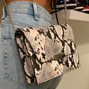 Väska  - Använd 1 gång, kund står för frakt✨