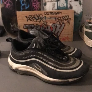 Nike Airmax 97 - Nike skor använda. En repa i en sulan men på insidan. 