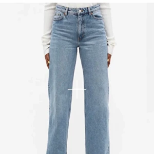 Monki jeans - Säljer mina sjuukt snygga monki jeas i strl 25, budet börjar på 200!😍💕🥰😇