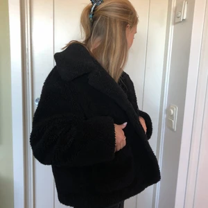 Svart Jacka - Säljer min svarta jacka från Zara då den inte kommer till användning längre. Storlek S!