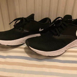 Gympa skor  - Nike skor i stl 38.5