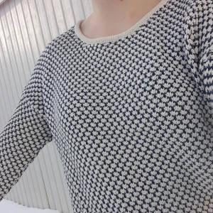 🐚Stickad Tröja🐚 - Snygg stickad tröja i str S, från Monki, prefekt för mysiga sommarkvällar 