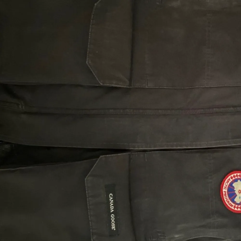 Womans Canada goose expedition, xxs & navy blue. Brukt og derfor blir den solgt billig. Den er fortsatt god og varm, etter min mening den beste vinter jakken! . Jackor.