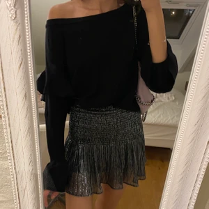 zara tröja - knappt använd tröja från zara med jättefina ärmar