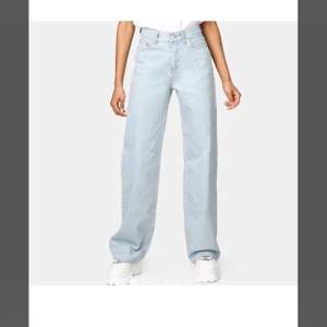 Säljer ett par jeans från jankyard storlek 34 helt nya!