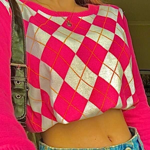 Rutig rosa tröja s - Säljer denna trendiga och as snygga tröja då jag har för många sånna tröjor, skriv för fler bilder❤️ lägg gärna bud!