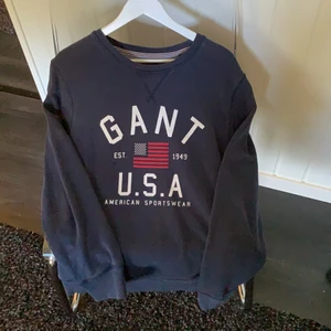 Gant Sweatshirt  - säljer för jag inte använder, frakt ingår ej. 