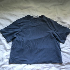 Weekday t-shirt  - Jätteskön baggy t-shirt från Weekday. Knappt använd, gott skick!