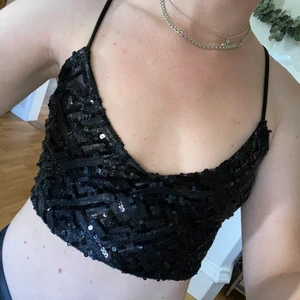 Ivyrevel XS - En jättesnygg crop top från IvyRevel by Kenza, har används en gång så den ser ut som ny! 