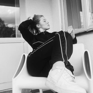 Set  - Ascoolt svart set, 100kr jämt för hela setet! <3