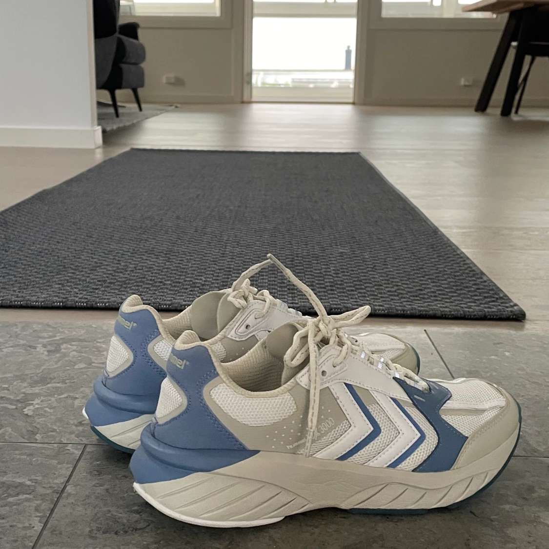 Riktigt fräscha sneakers strl 38 - Hummel