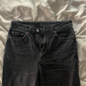 Jeans från weekday💗 säljer för att de är för korta för mig💓frakt tillkommer