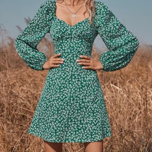 Grön sommarklänning - Så fin och oanvänd sommarklänning som bara inte kommit till användning❤️ Storlek S