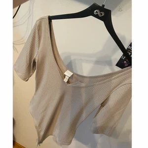 Ribbad body - Aldrig använd :)