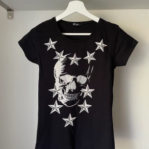 NY T-SHIRT L STORLEK 🖤 - NEW T-SHIRT L SIZE 🖤