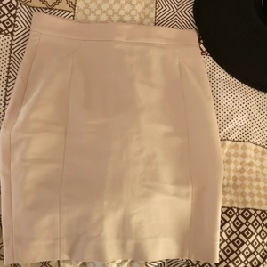 Kostym kjol från  hm  - Säljer min kostym kjol då dne är för liten för mig. 