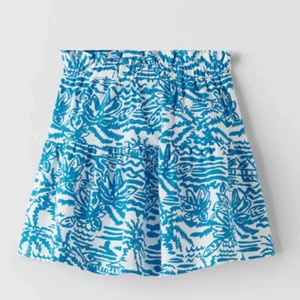 Zara kjol - Säljer denna zara kjol med volang💕