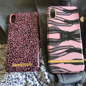 iPhone xs Max skal - 3 iPhone XS max skal. Två från richmond & finch och ett från ideal of sweden. 1 skal är till iPhone 7/8+ från richmond & finch. Alla skal är i jättebra skick och du kan köpa alla 4 skal för 100kr inklusive frakt eller 30kr st för ett. Köper du bara ett skal så blir det 12kr+ i frakten 💖💓