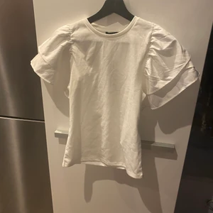 Tröja  - Jätte fin, men va lite för liten för mig och glömde lämna tillbaka, sicka för fler bilder, helt ny aldrig använd och lapp kvar 