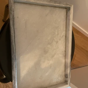 Grå marmor bricka  - Använd en den men helt ren o fri från sprickor +frakt 66kr