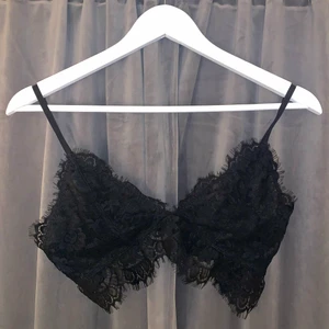 Bralette - Bralette från Nakd 🤍 Endast testad! Säljs då den va för liten på mig tyvärr… Frakt tillkommer 💟