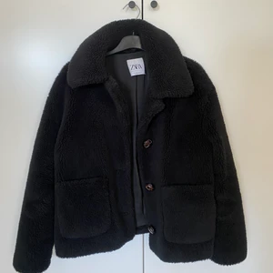 Superfin Teddyjacka från Zara - Jättefin teddyjacka i superbra skick💕 