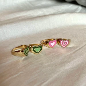 Ringar 🐻🧚🏽 - Säljer dessa fina ringar 89kr/st, två stycken för 140kr💕☁️🙏🏽fina att kombinera på fingrarna och gör en outfit så mycket snyggare!! Onesize🐻 Bjuder på frakten!