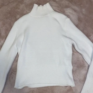 Stickad tröja - Så skön stickad tröja från zara, aldrig använd🤍