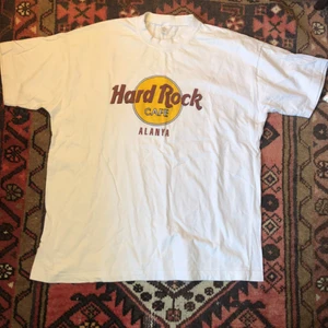 Hard rock cafe t-shirt  - Jätte najs t-shirt i nyskick! Aldrig använd:) Köparen står för frakten <3