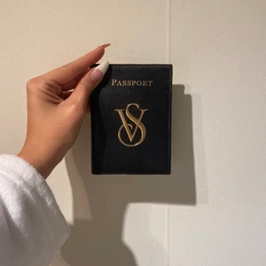 Pass-fodral Victoria secret  - Svart skinn, Victoria secret, pass-fodral, 