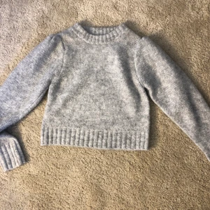 Stickad tröja - Stickad tröja från Lindex. Köpte för 399 säljer för 100