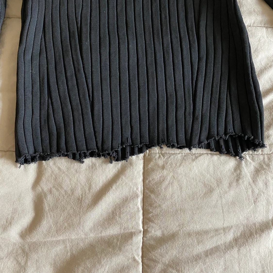 Svart, ribbad tröja - 91